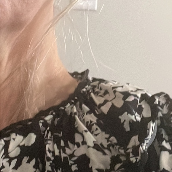 ZARA FLORAL BLOUSE SZ L WHITE AND BLACK RUFFLES COTTAGECORE COASTAL PRAIRIE - Picture 3 of 10